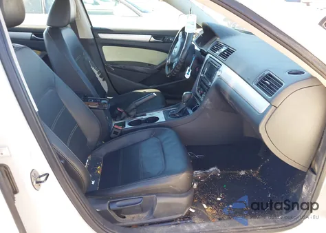 2013 Volkswagen Passat 2.5L Se z USA, uszkodzony, nr VIN 1VWBH7A34DC106651